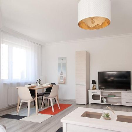 Uroczy Apartament Rzeczna Kolberg Exterior foto