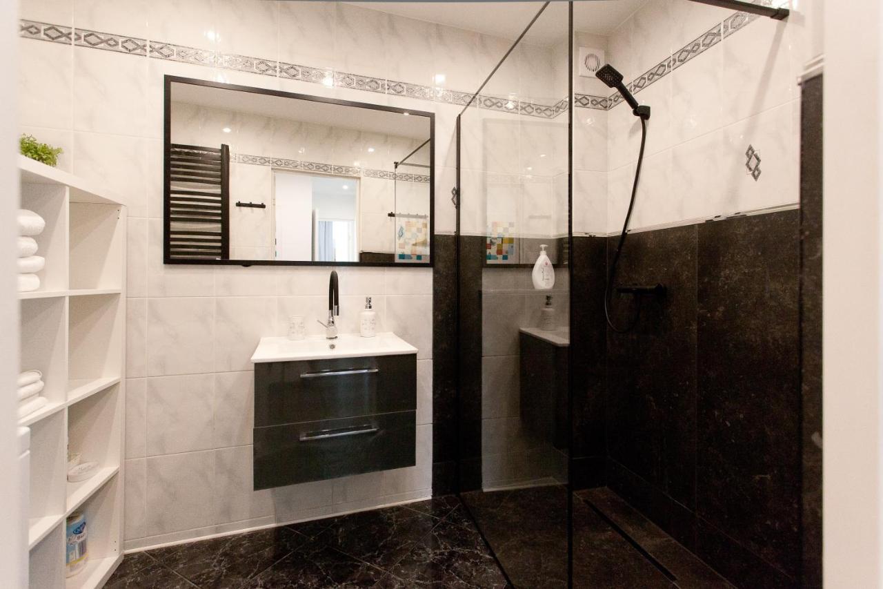 Uroczy Apartament Rzeczna Kolberg Exterior foto